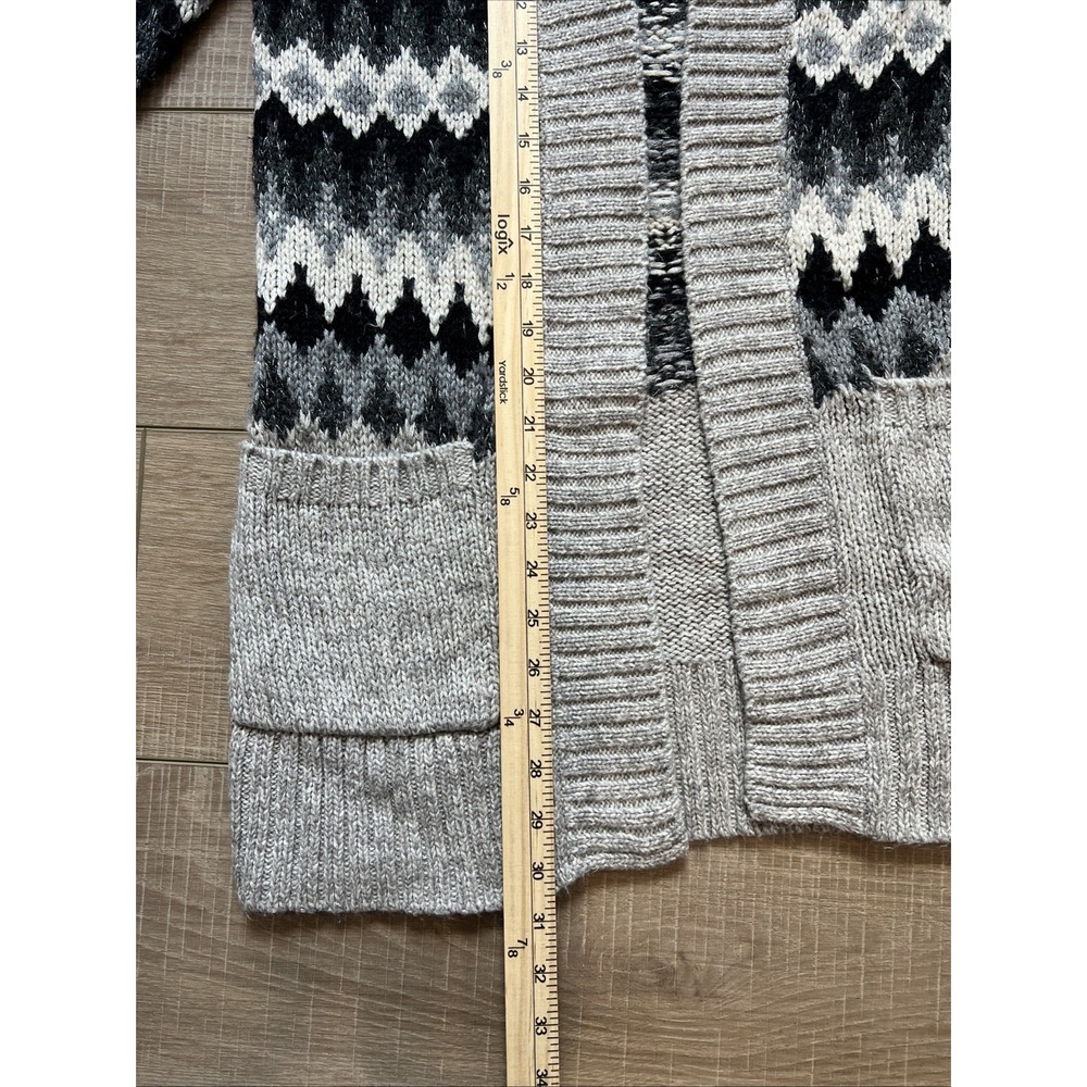 American Eagle Cardigan Gray Black‎ Silver Fair Isle Chevron Sweater Women XS - Picture 3 of 10